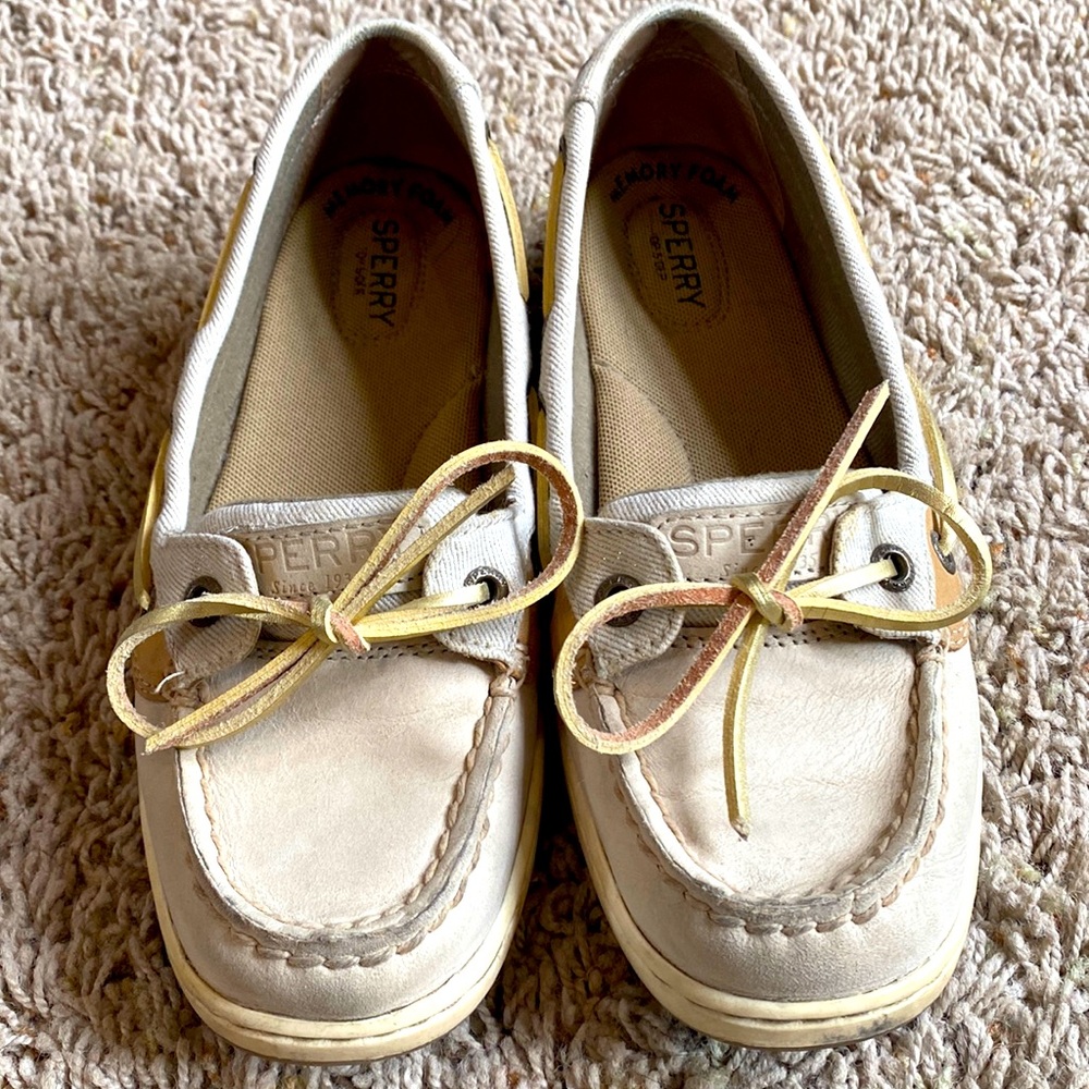 Sperry tan gold size 6